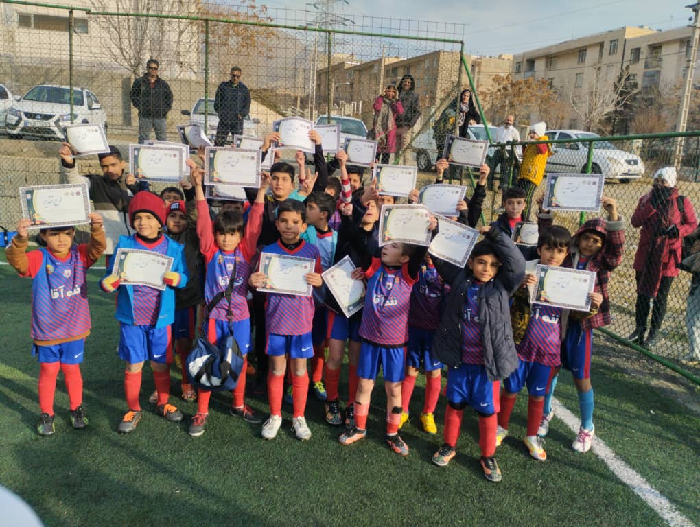 مدرسه فوتبال شاهین سرخ