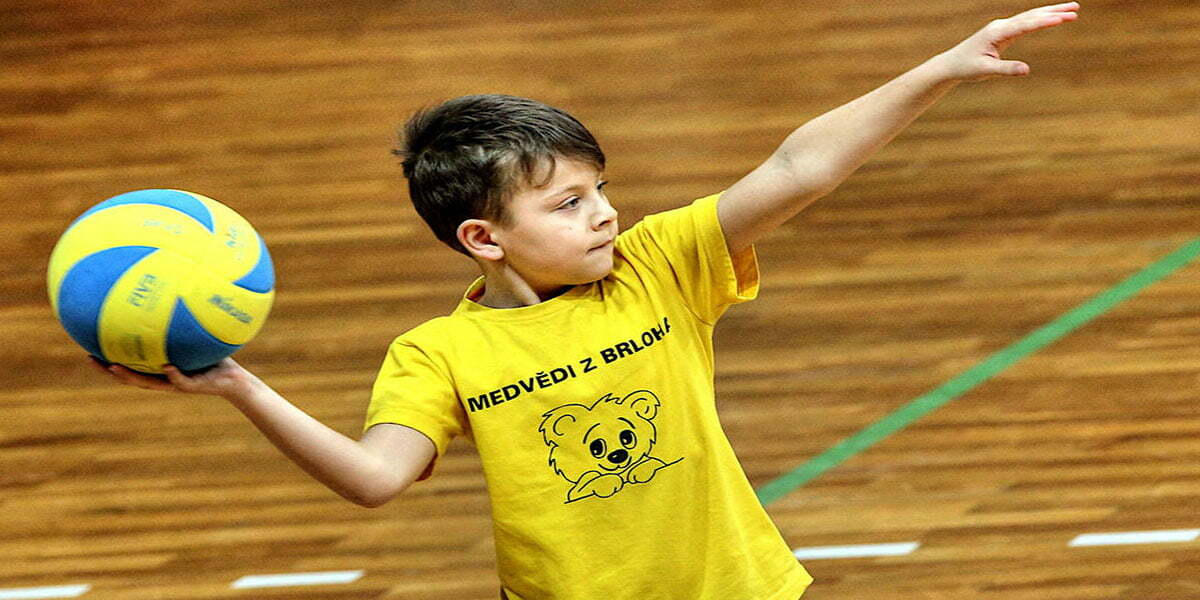 کلاس والیبال پسران ۸_۱۵ سال مجموعه ورزشی شهدای طرشت